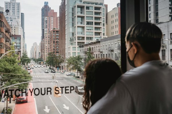 Quelle croisière propose des excursions pour observer les requins-baleines dans les eaux des Philippines ?