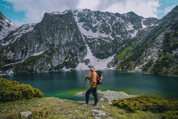 Quels sont les meilleurs sentiers pour une randonnée à travers les Highlands en Écosse?